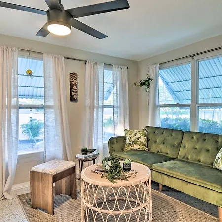 Lush Seminole Surf Inn With Backyard Fire Pit!